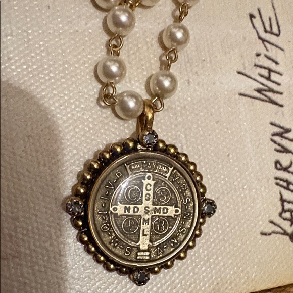 Beautiful Magdalena Pearl 4mm Pearl Cream Necklace! Like New - Picture 6 of 9